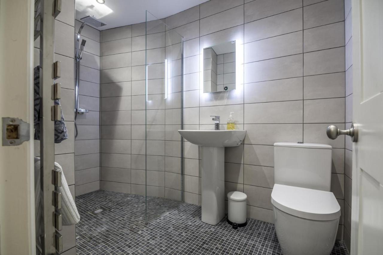 Sea Legs - 2 Bedroom Apartment - Tenby Exterior foto