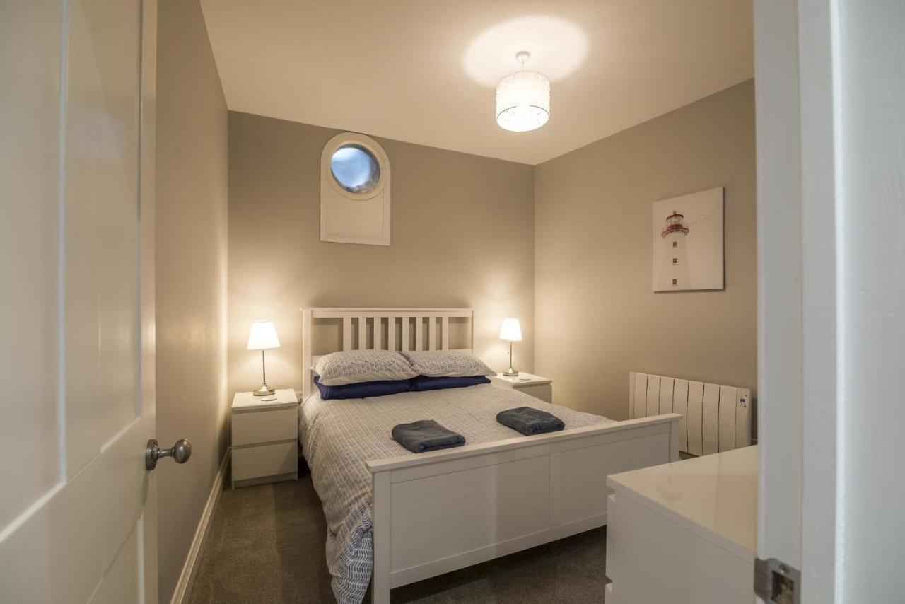 Sea Legs - 2 Bedroom Apartment - Tenby Exterior foto