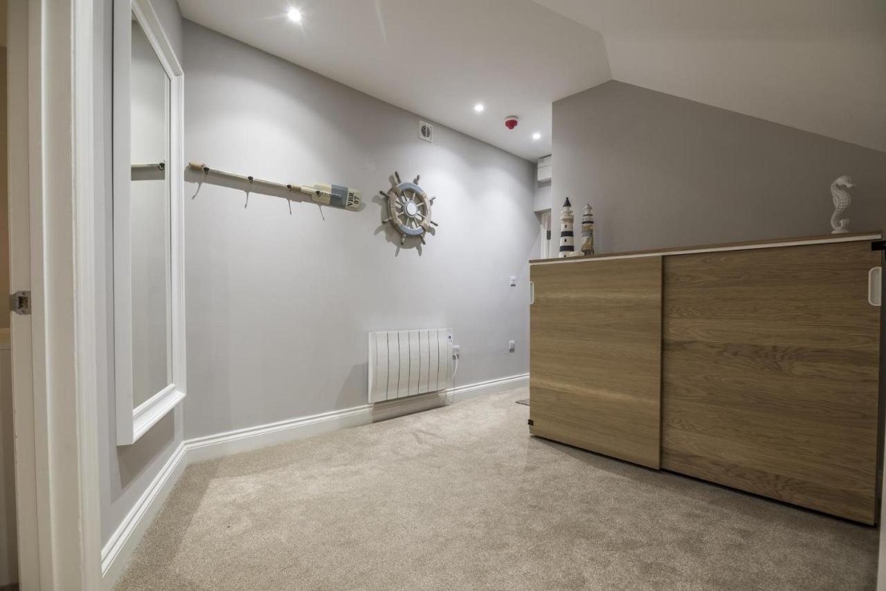 Sea Legs - 2 Bedroom Apartment - Tenby Exterior foto