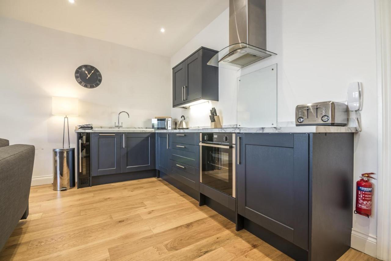 Sea Legs - 2 Bedroom Apartment - Tenby Exterior foto