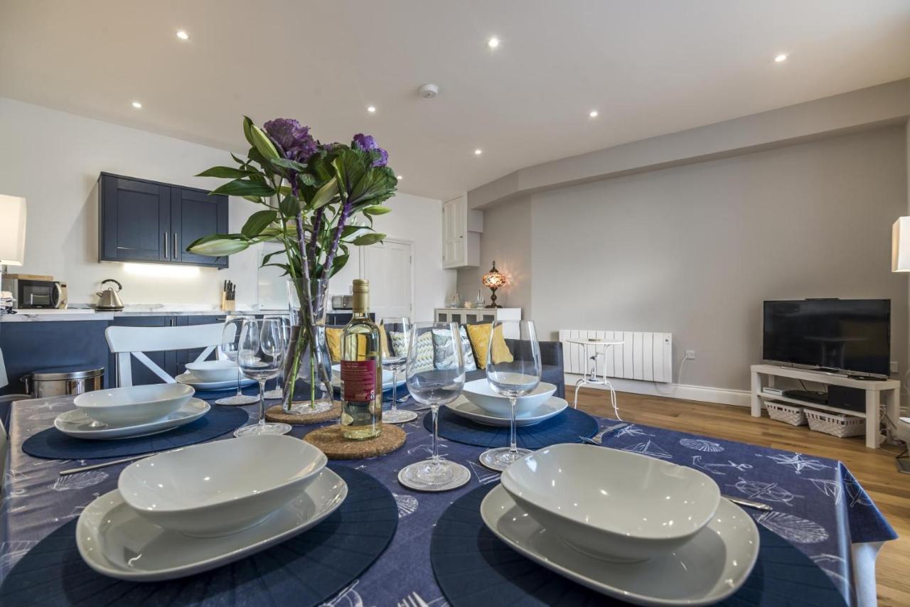 Sea Legs - 2 Bedroom Apartment - Tenby Exterior foto