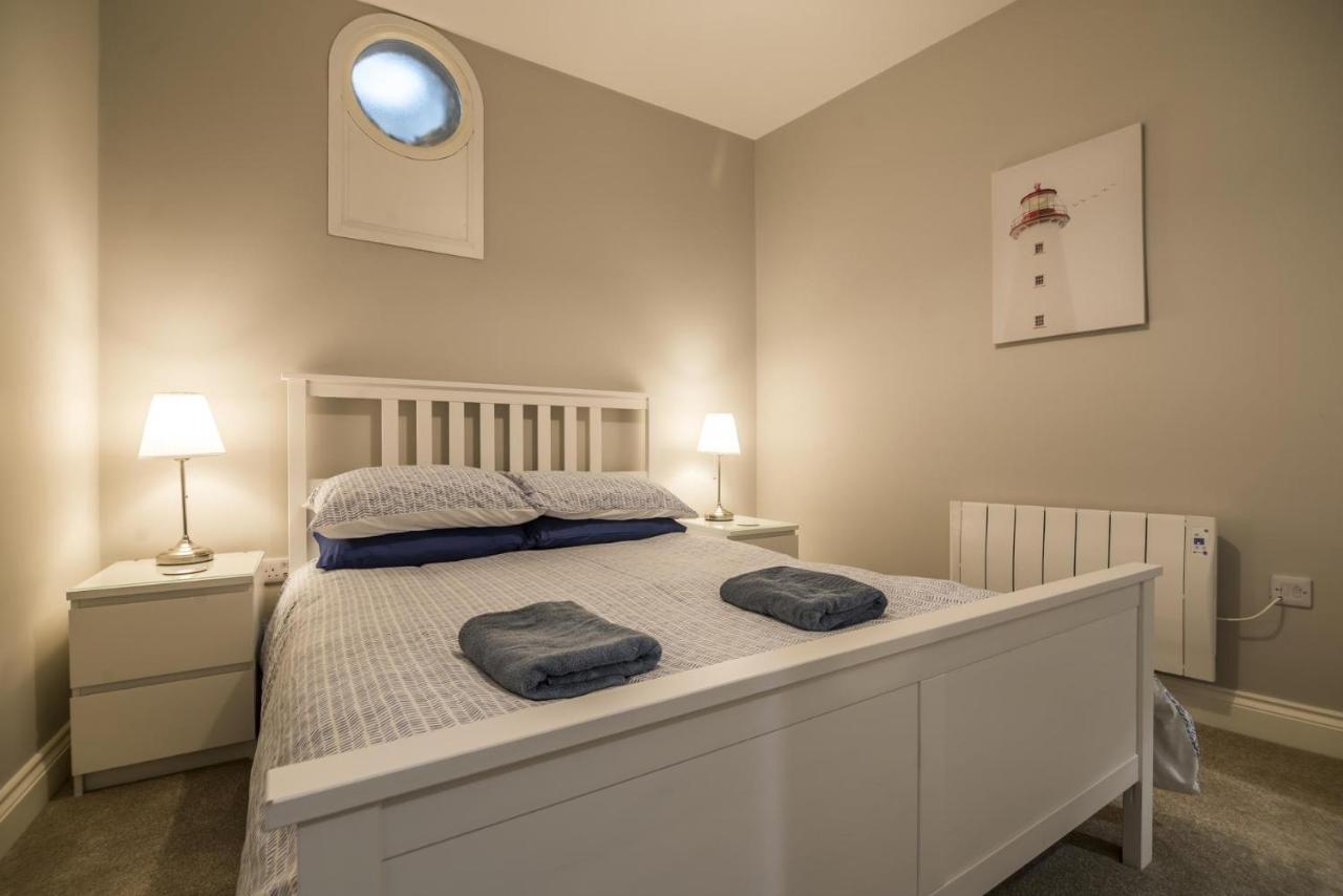Sea Legs - 2 Bedroom Apartment - Tenby Exterior foto