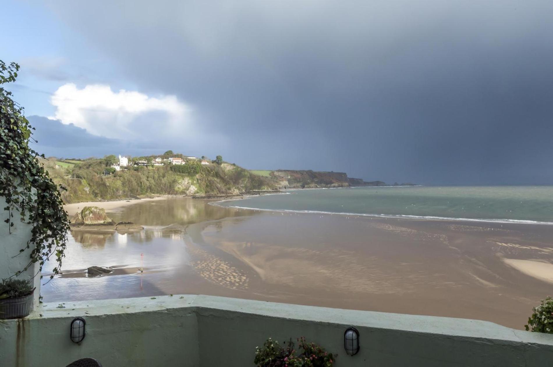 Sea Legs - 2 Bedroom Apartment - Tenby Exterior foto