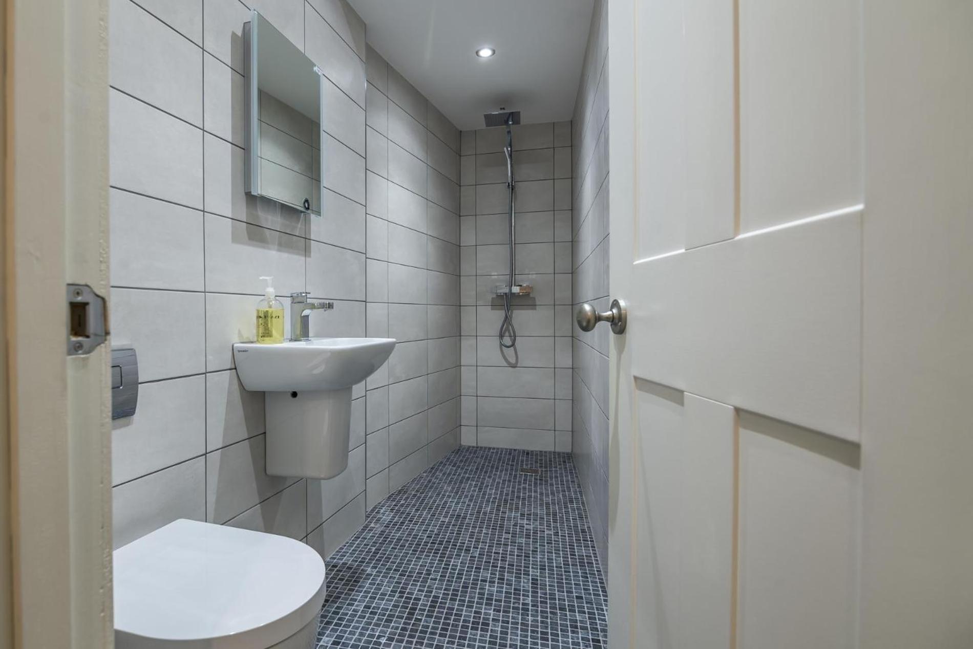 Sea Legs - 2 Bedroom Apartment - Tenby Exterior foto