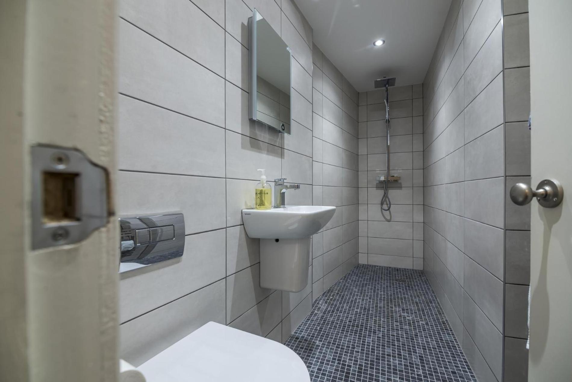 Sea Legs - 2 Bedroom Apartment - Tenby Exterior foto